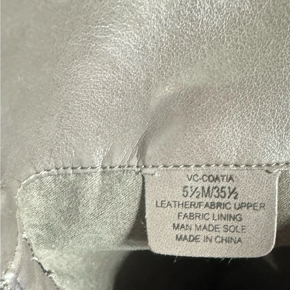 Vince Camuto excellent preowned